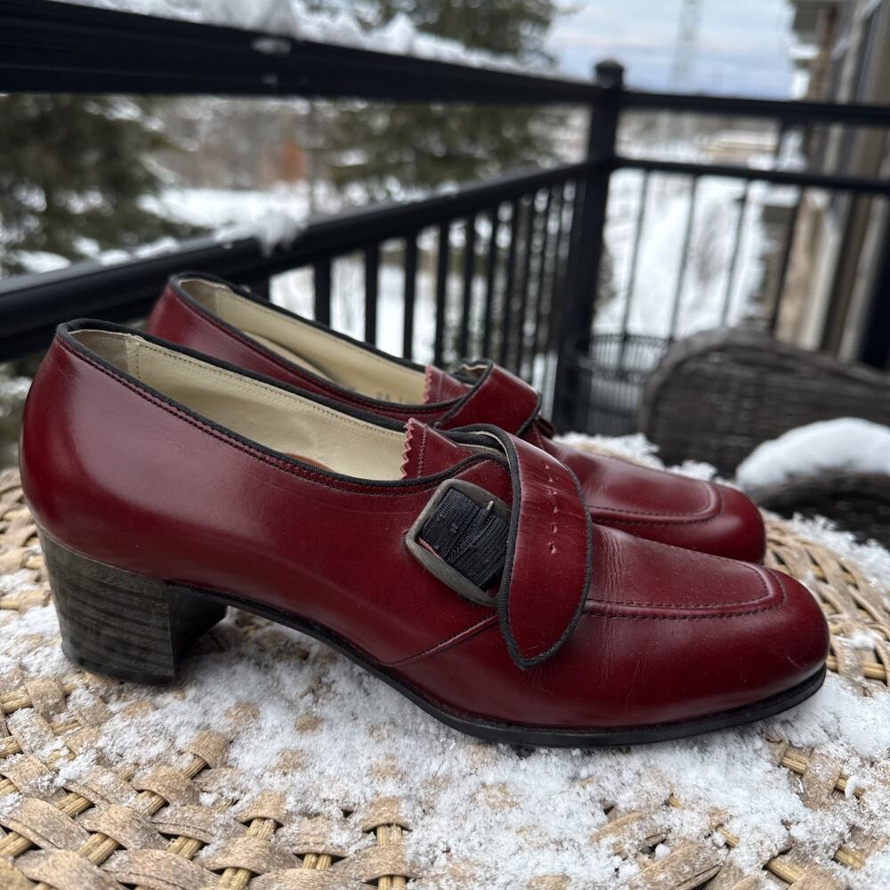 Vintage 1970s Wilbur Coon 7 AA Narrow Block Heel SHOE RED Leather Buckle Slip On